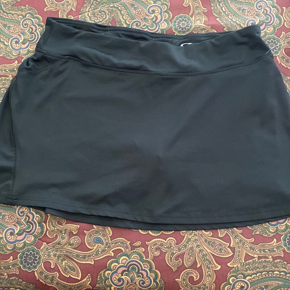 Ladies tennis/golf skirt.  Size large